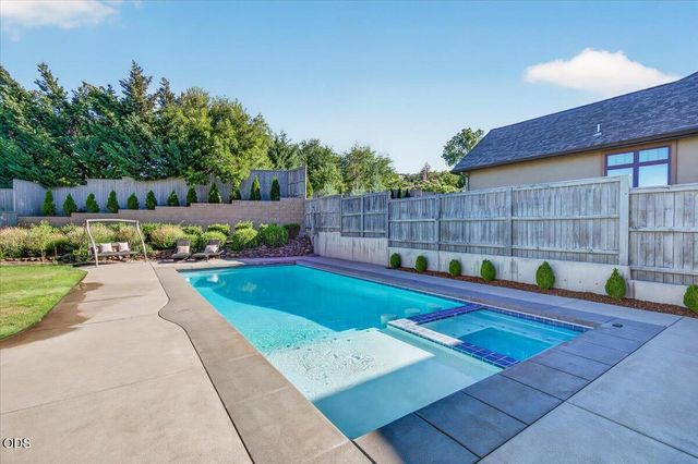 4048 Fieldbrook Avenue, Medford, OR 97504