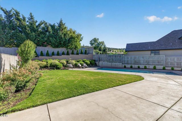 4048 Fieldbrook Avenue, Medford, OR 97504