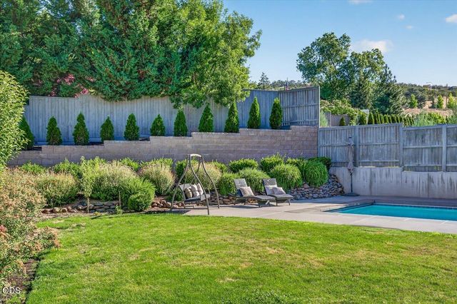 4048 Fieldbrook Avenue, Medford, OR 97504