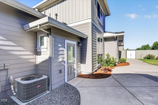 4048 Fieldbrook Avenue, Medford, OR 97504