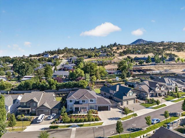 4048 Fieldbrook Avenue, Medford, OR 97504