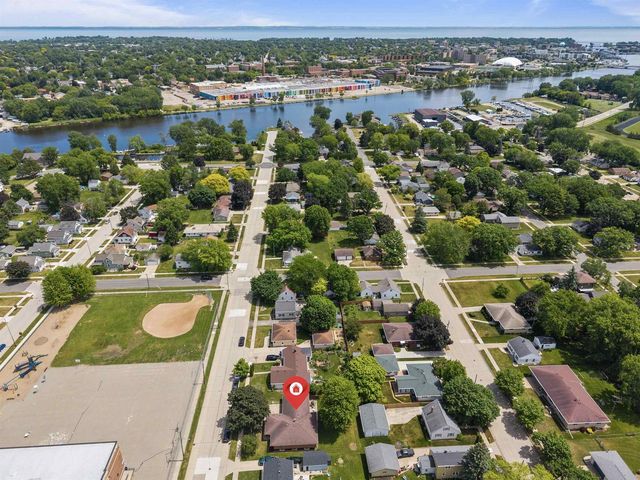 1125 COOLIDGE AVENUE, Oshkosh, WI 54902