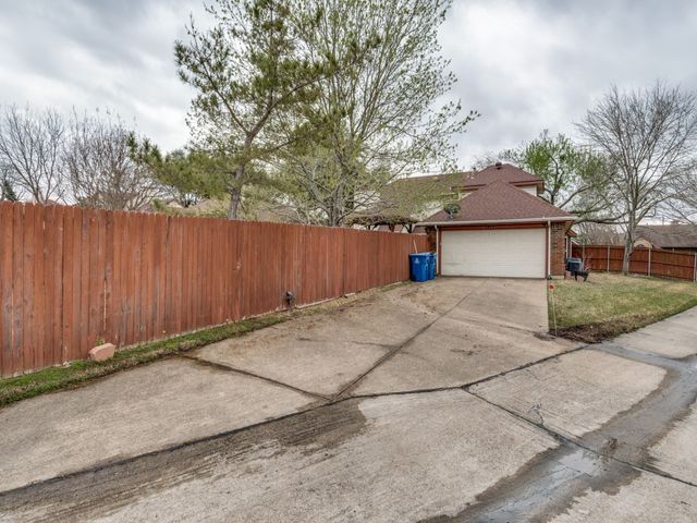 1317 Chestnut Drive, Rowlett, TX 75089
