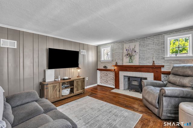 17 Buckingham Road, Mansfield, CT 06250
