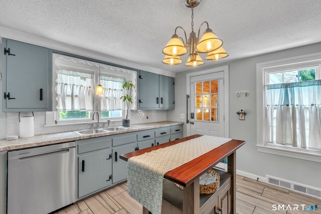 17 Buckingham Road, Mansfield, CT 06250
