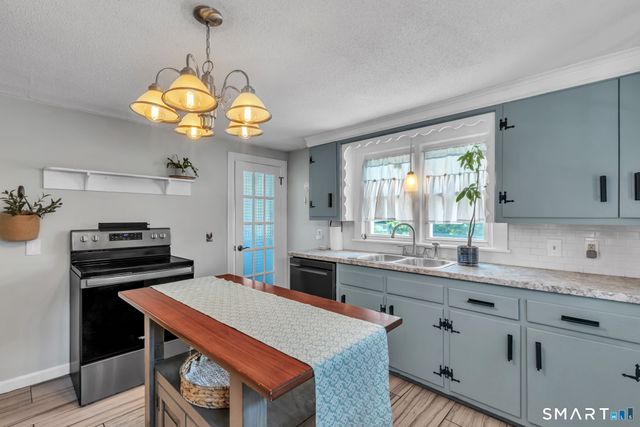 17 Buckingham Road, Mansfield, CT 06250