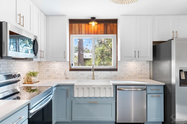 2709 Sunrunner Ln, Gulf Breeze, FL 32563