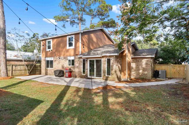 2709 Sunrunner Ln, Gulf Breeze, FL 32563