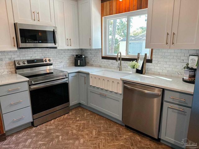 2709 Sunrunner Ln, Gulf Breeze, FL 32563