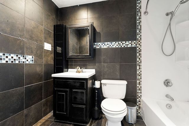 115 W Squantum St 811, Quincy, MA 02171