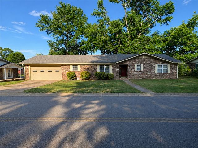 202 Meadow Place, Clarksville, AR 72830
