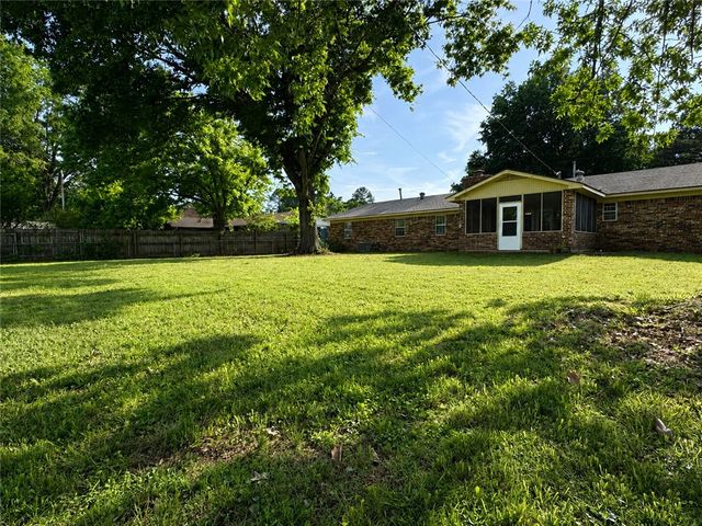 202 Meadow Place, Clarksville, AR 72830