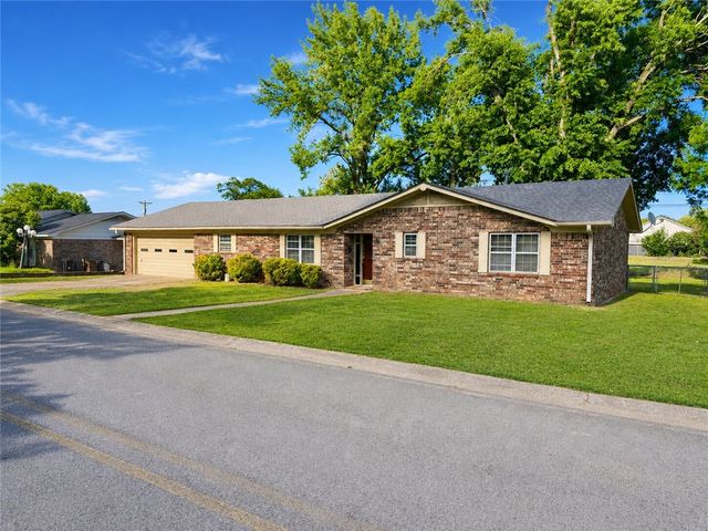 202 Meadow Place, Clarksville, AR 72830