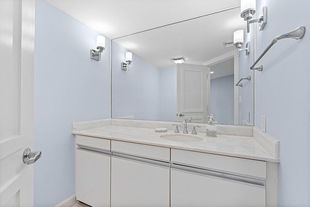 100 Lakeshore Drive 252, North Palm Beach, FL 33408