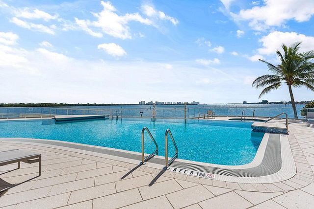 100 Lakeshore Drive 252, North Palm Beach, FL 33408