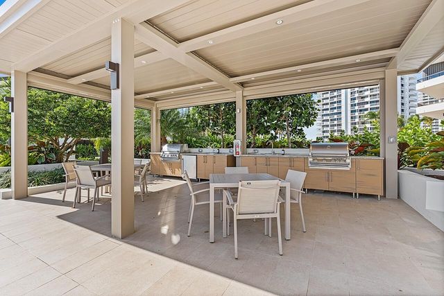 100 Lakeshore Drive 252, North Palm Beach, FL 33408