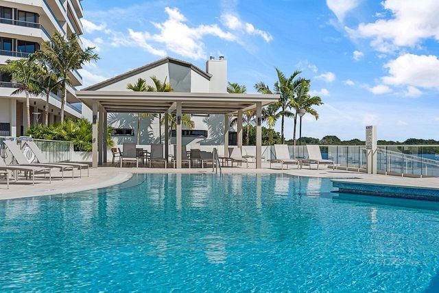 100 Lakeshore Drive 252, North Palm Beach, FL 33408