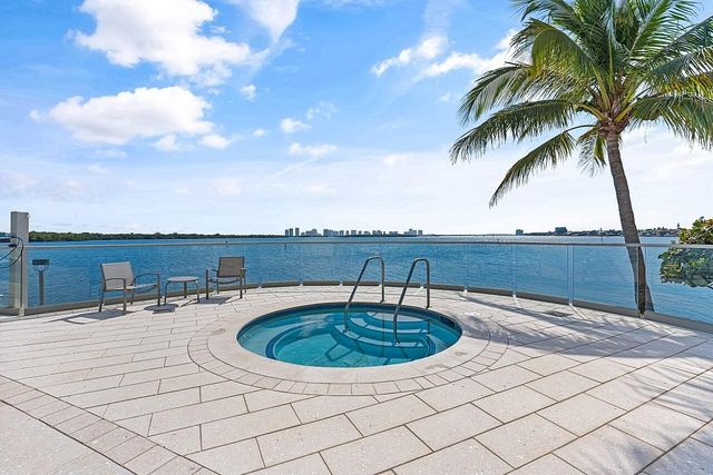 100 Lakeshore Drive 252, North Palm Beach, FL 33408
