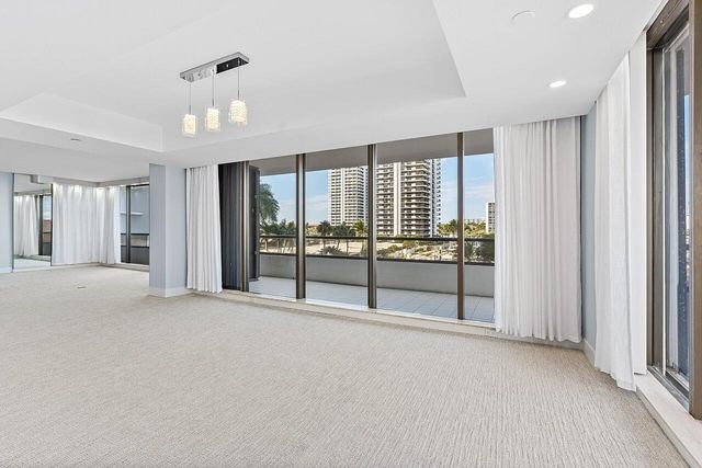 100 Lakeshore Drive 252, North Palm Beach, FL 33408