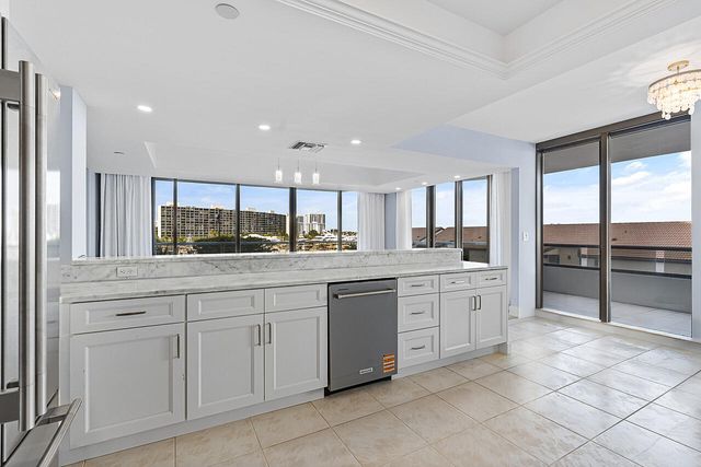 100 Lakeshore Drive 252, North Palm Beach, FL 33408