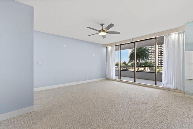 100 Lakeshore Drive 252, North Palm Beach, FL 33408