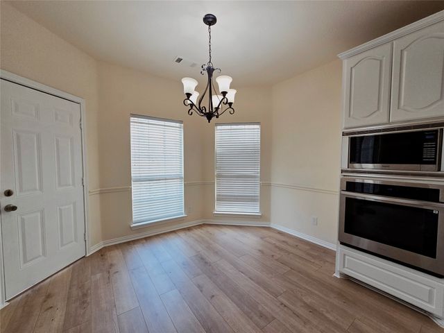 5207 W Cove Way, Grand Prairie, TX 75052