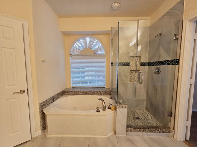 5207 W Cove Way, Grand Prairie, TX 75052