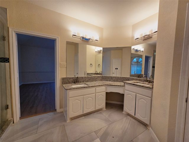 5207 W Cove Way, Grand Prairie, TX 75052