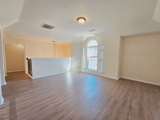 5207 W Cove Way, Grand Prairie, TX 75052