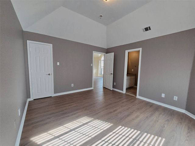 5207 W Cove Way, Grand Prairie, TX 75052