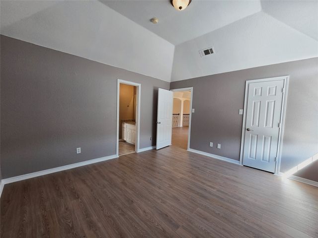 5207 W Cove Way, Grand Prairie, TX 75052