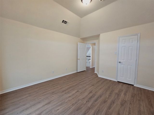 5207 W Cove Way, Grand Prairie, TX 75052