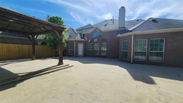 5207 W Cove Way, Grand Prairie, TX 75052