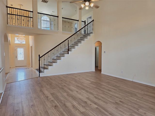 5207 W Cove Way, Grand Prairie, TX 75052