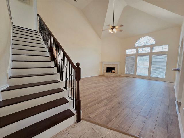 5207 W Cove Way, Grand Prairie, TX 75052