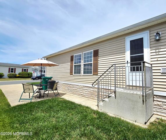 25 Pine Ridge Boulevard, Whiting, NJ 08759