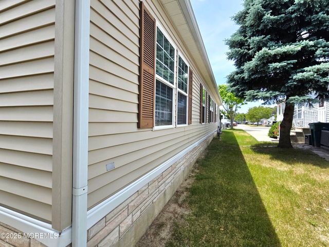 25 Pine Ridge Boulevard, Whiting, NJ 08759