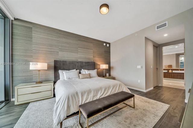 1000 Brickell Plaza PH5807, Miami, FL 33131