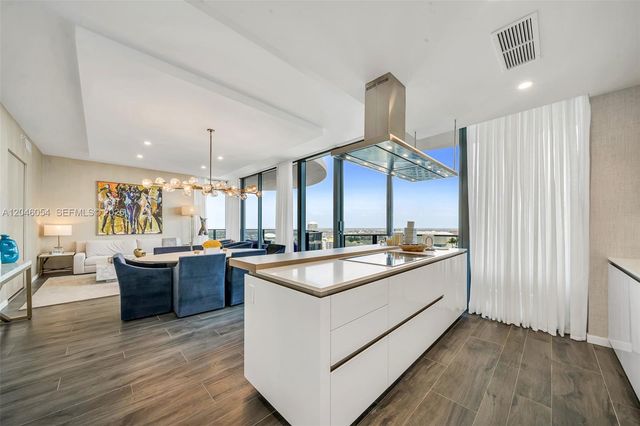 1000 Brickell Plaza PH5807, Miami, FL 33131