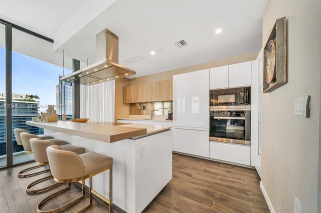 1000 Brickell Plaza PH5807, Miami, FL 33131