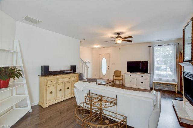 1832 Riddlesworth DR, Virginia Beach, VA 23456