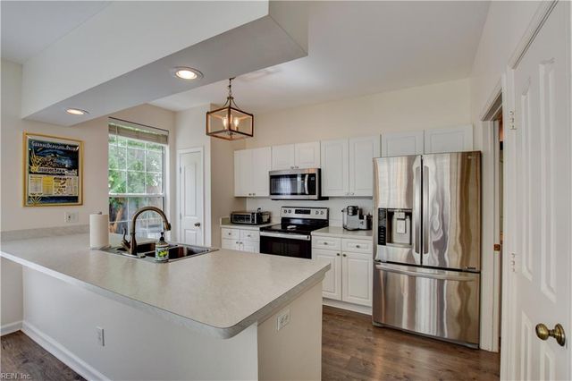 1832 Riddlesworth DR, Virginia Beach, VA 23456