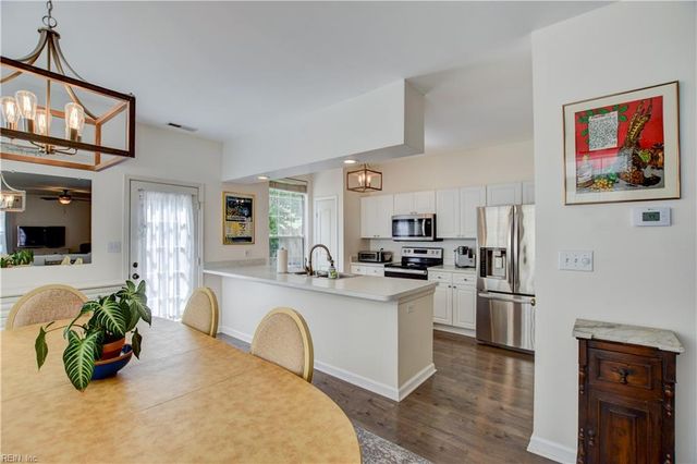 1832 Riddlesworth DR, Virginia Beach, VA 23456