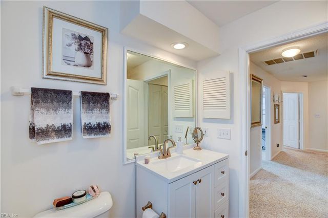 1832 Riddlesworth DR, Virginia Beach, VA 23456