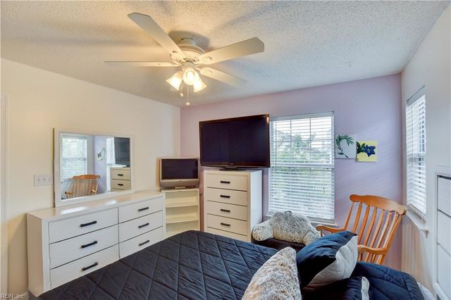1832 Riddlesworth DR, Virginia Beach, VA 23456