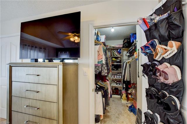 1832 Riddlesworth DR, Virginia Beach, VA 23456