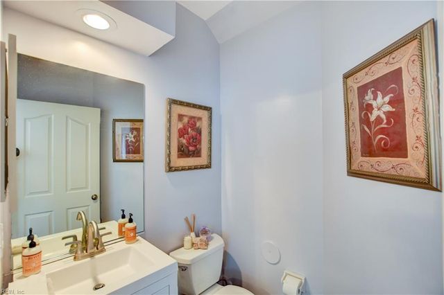1832 Riddlesworth DR, Virginia Beach, VA 23456