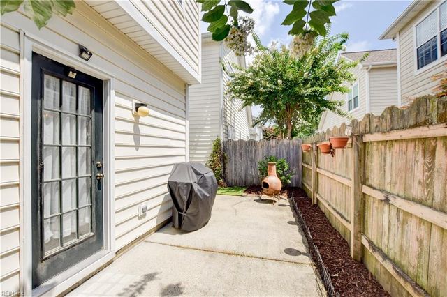 1832 Riddlesworth DR, Virginia Beach, VA 23456