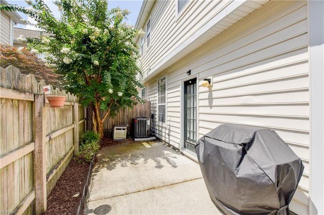 1832 Riddlesworth DR, Virginia Beach, VA 23456