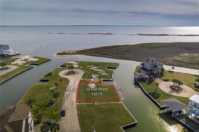 25 Half Moon, Hitchcock, TX 77563